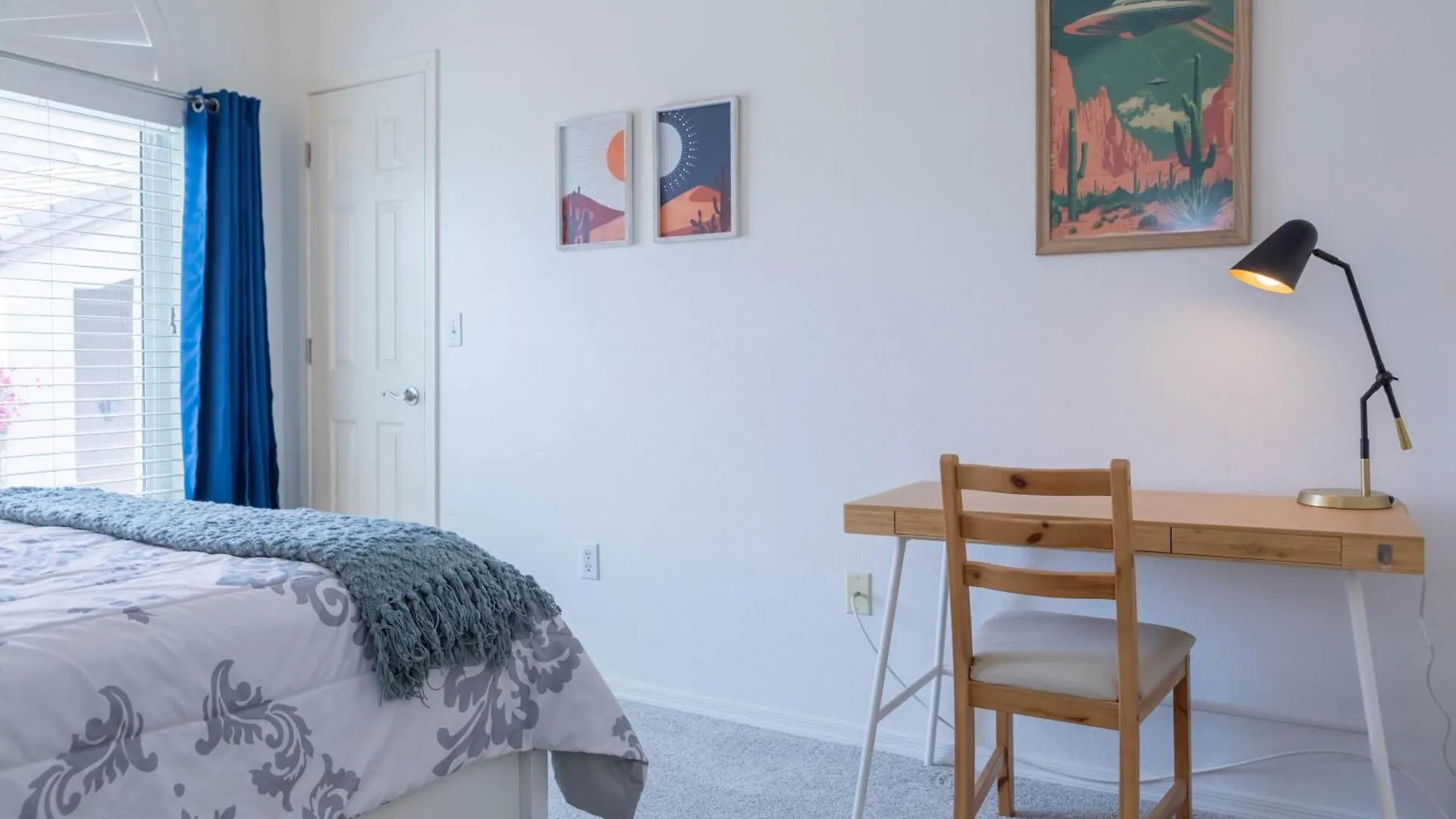 Modern 2Br Retreat With Pool Gym & Balcony Villa Phoenix United States