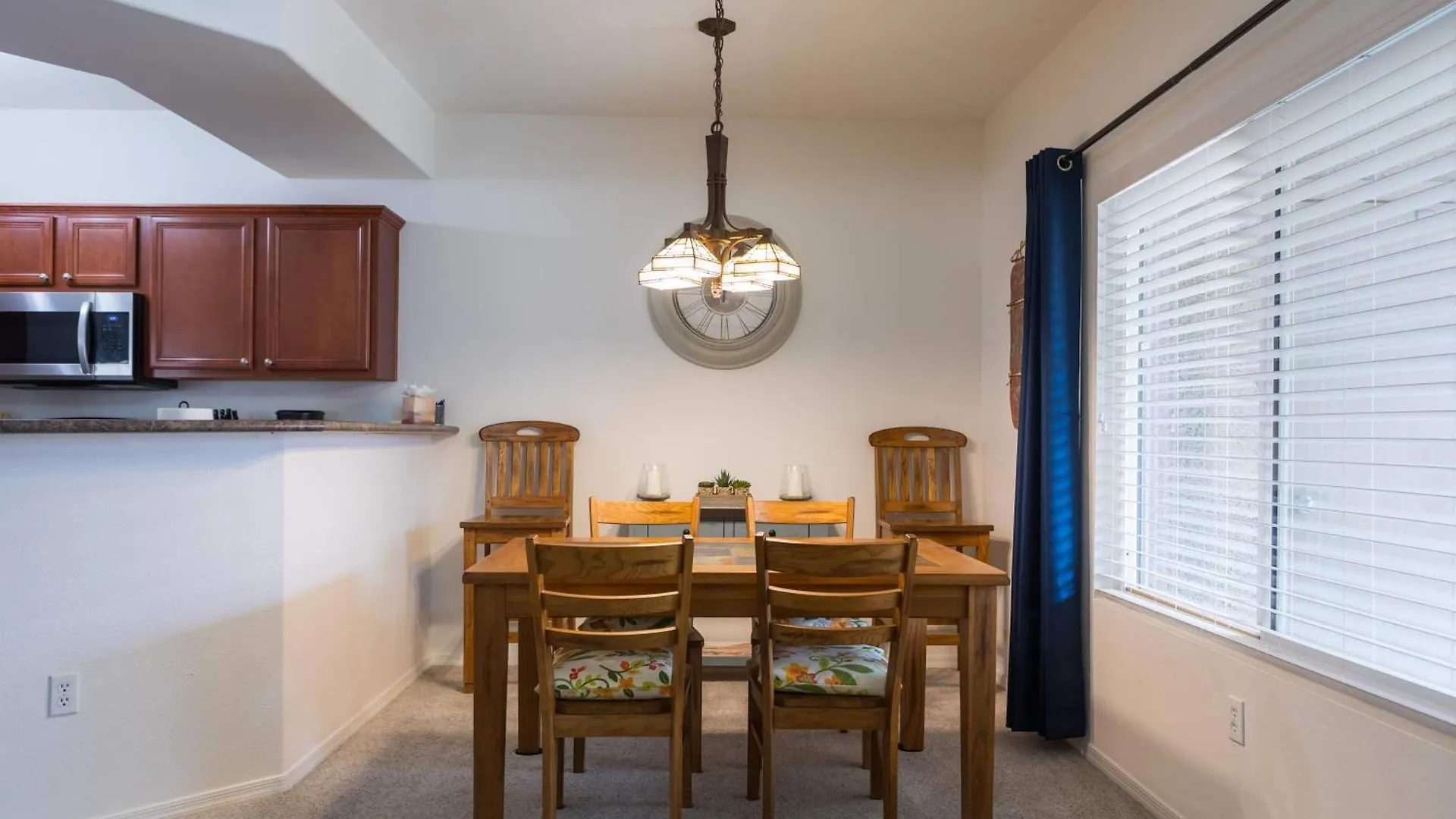 Holiday home Modern 2Br Retreat With Pool Gym & Balcony Villa Phoenix