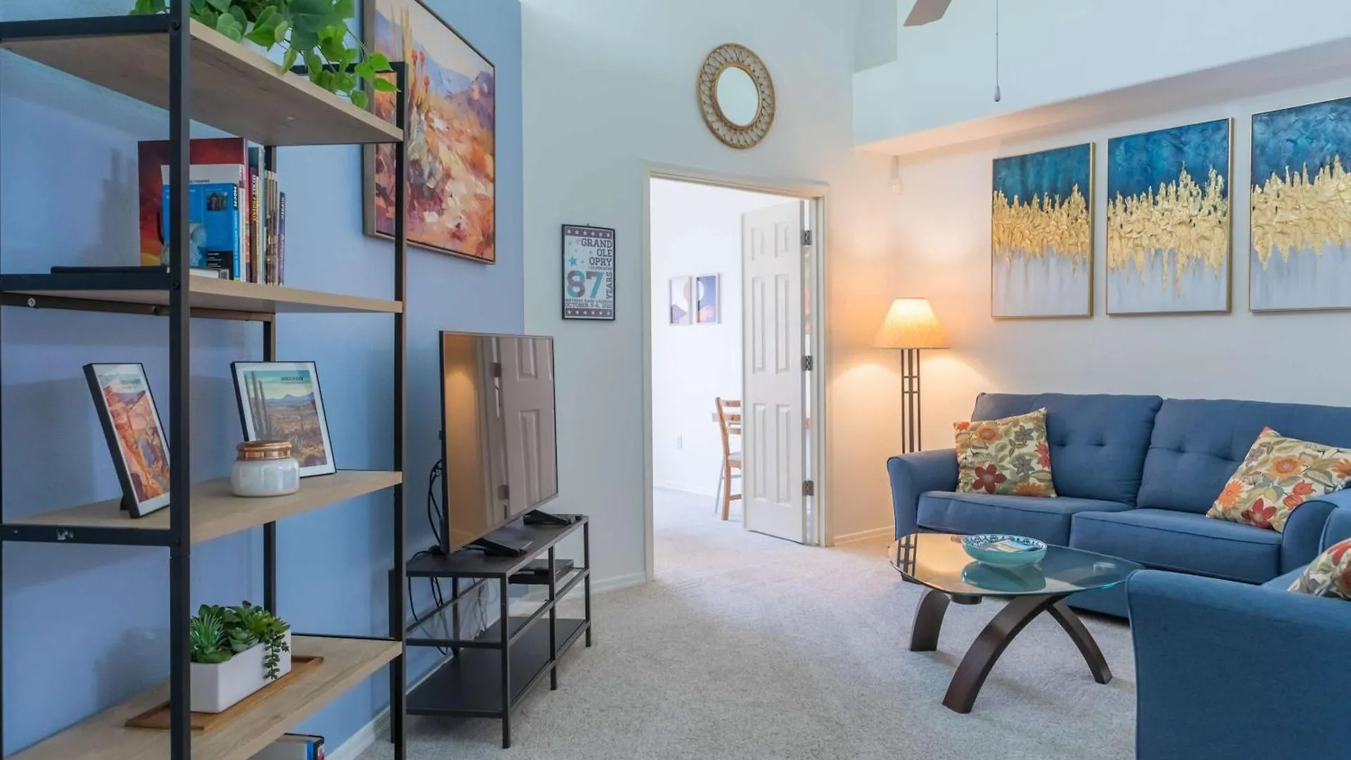 Modern 2Br Retreat With Pool Gym & Balcony Villa Phoenix United States